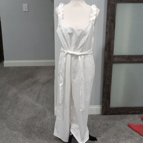 Copper Key sleeveless white jumpsuit with ruffle straps. Size XL NWT - Picture 1 of 4